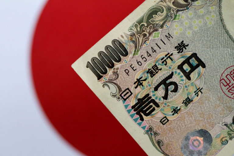 Japanese yen leads FX positive factors in Asia as financial institution fears ease and greenback slips