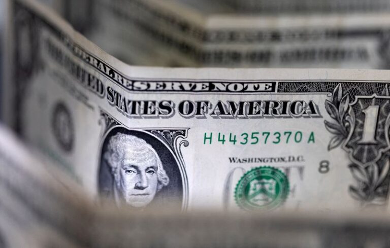 The greenback climbs greater;  nonetheless fragile as financial institution confidence improves