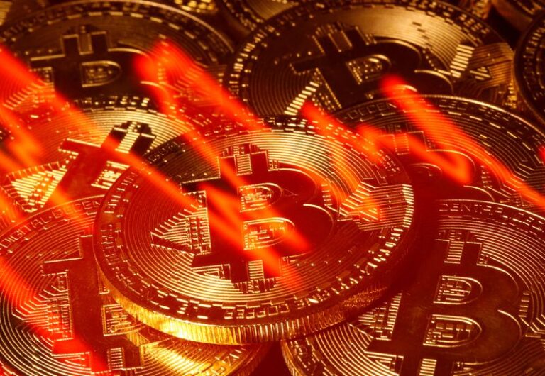How can Bitcoin maintain $28,000 amid the banking disaster?