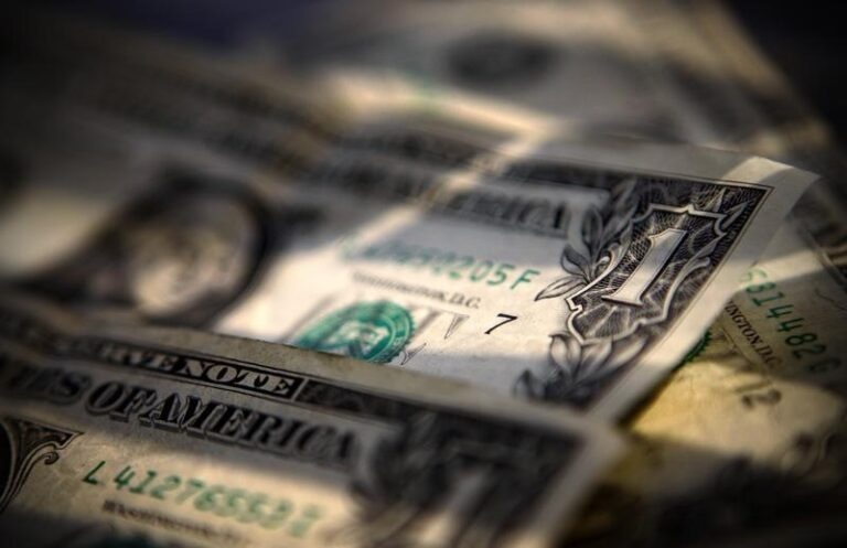 The greenback falls barely;  debt ceiling talks, Powell’s feedback briefly
