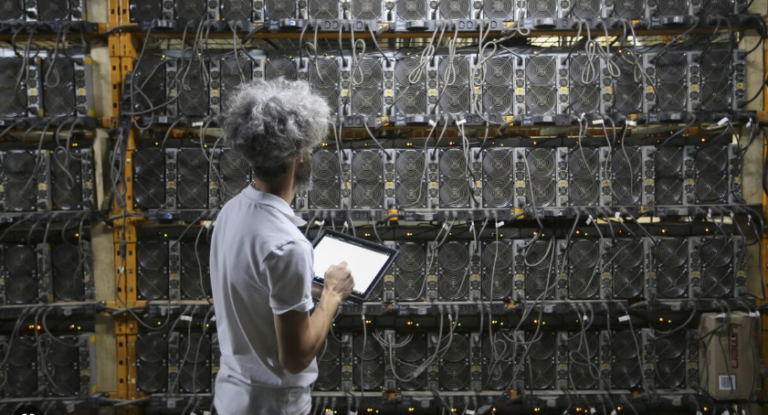 Bitcoin Mining Booms: Whole Miner Income Surpasses $50 Billion