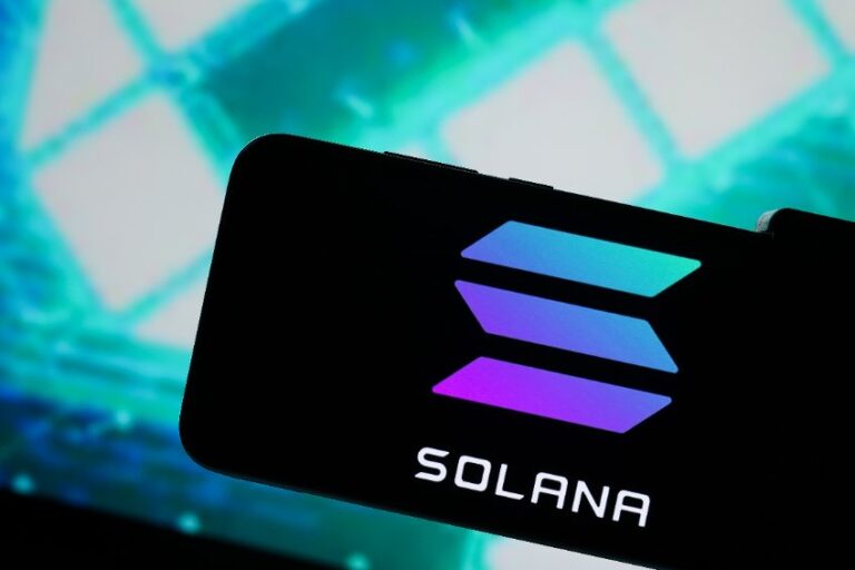 Raoul Pal shares a large worth prediction for Solana