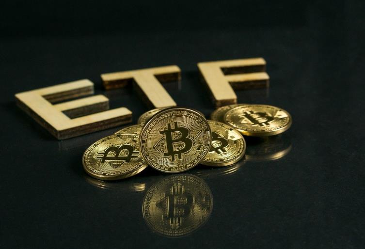 Bitcoin ETF boosts El Salvador bonds by 62%